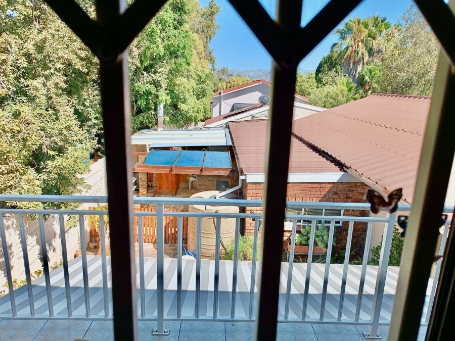 To Let 3 Bedroom Property for Rent in Lionviham Western Cape